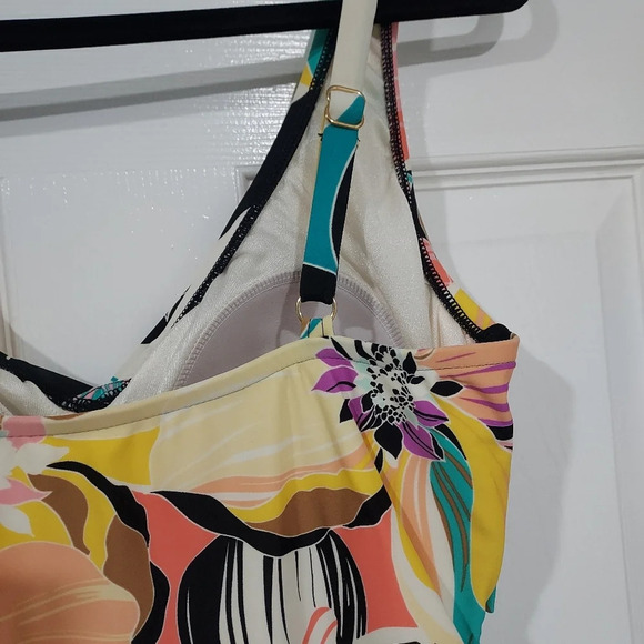 Maxine of Hollywood Retro Floral Twist Front One Piece Swimsuit in Size 10 - Picture 8 of 13